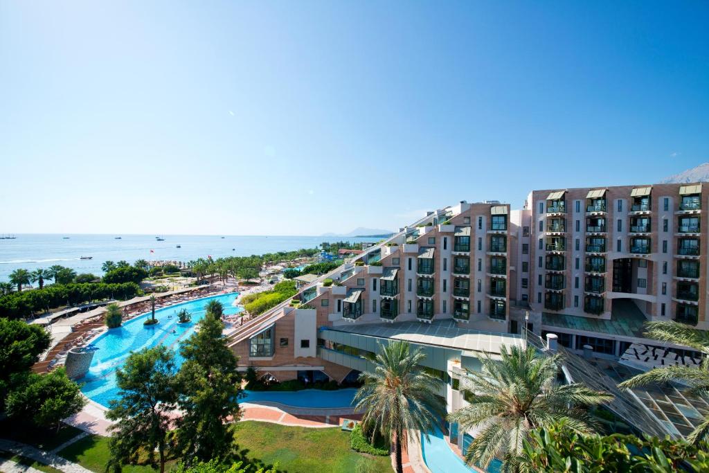Bazén v ubytování Limak Limra Hotel & Resort Kemer - Kids Concept nebo v jeho okolí