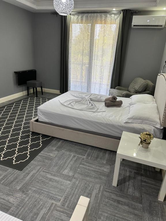 Postel nebo postele na pokoji v ubytování L&A Luxury Apartments