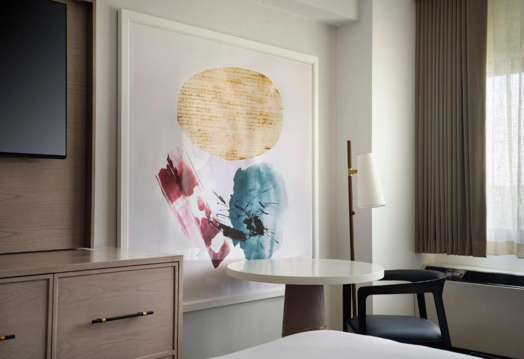 Sonesta White Plains Downtown - Deluxe King Room