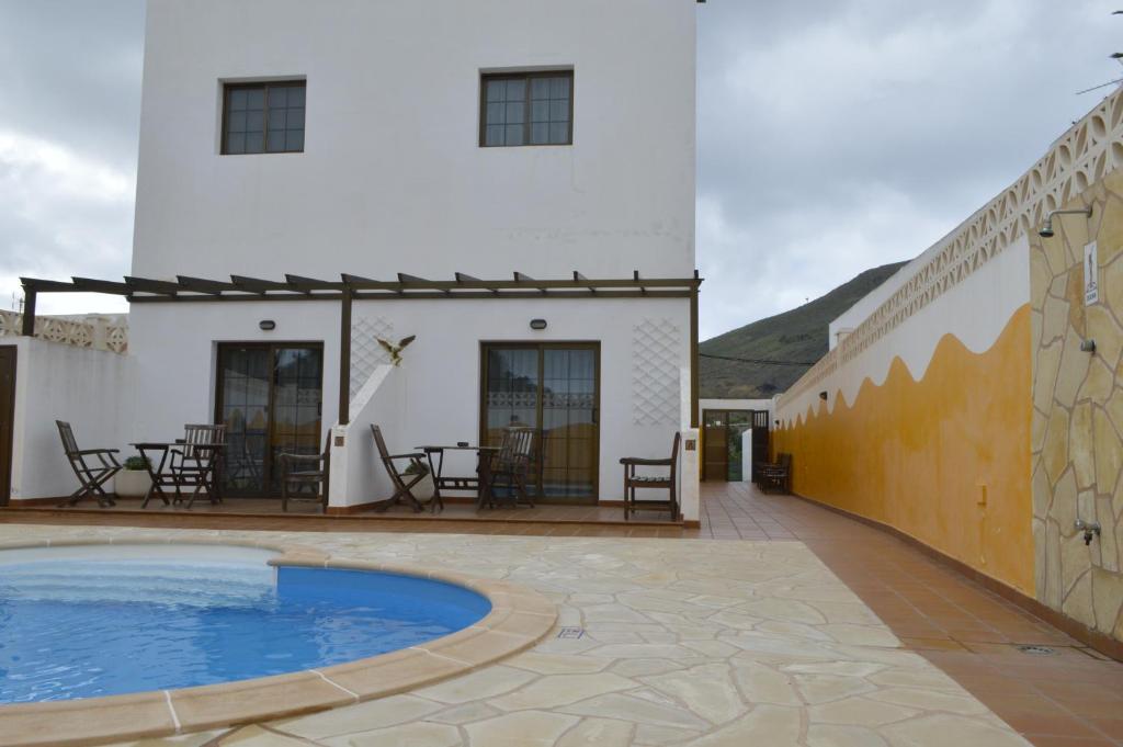 Bazén v ubytovaní Casa la Ermita alebo v jeho blízkosti