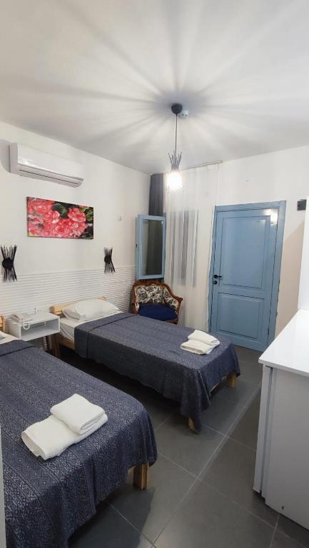 A bed or beds in a room at ÇAKIR BUTİK OTEL