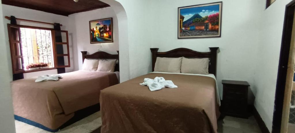 Hotel San Sebastián - Family Room With Bathroom