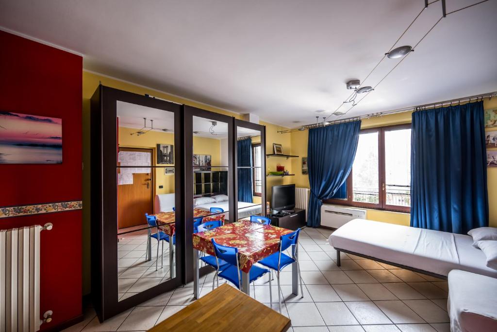 Cozy Suite Rogoredo Apartment next to the metro and train station - Studio Apartment