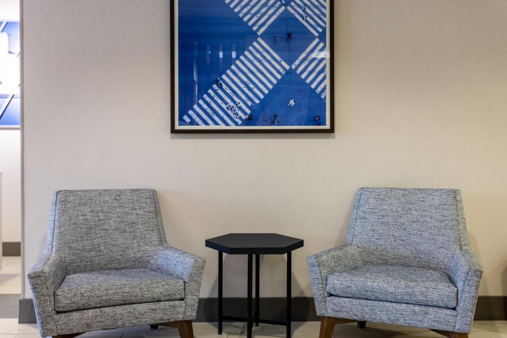 Holiday Inn Express & Suites Columbus at Northlake by IHG photo