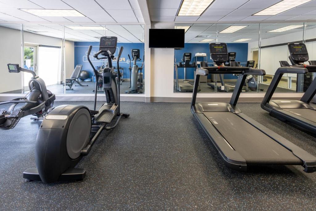 Holiday Inn Express & Suites Columbus at Northlake by IHG photo