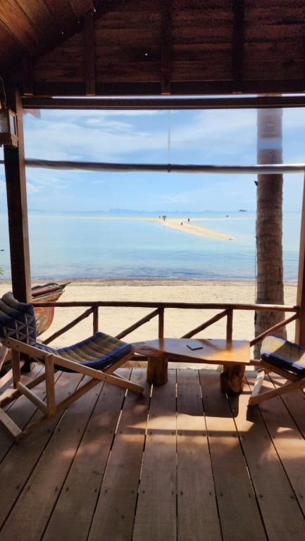 Castaway Beach Bungalows - 7