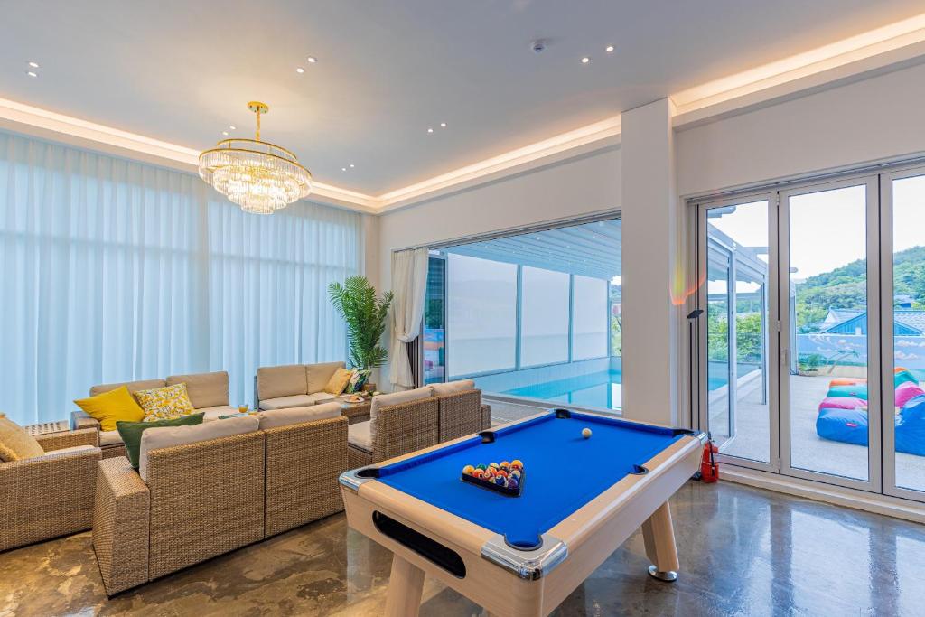 Posezení v ubytování Private Yangyang Dockchae Pool Villa