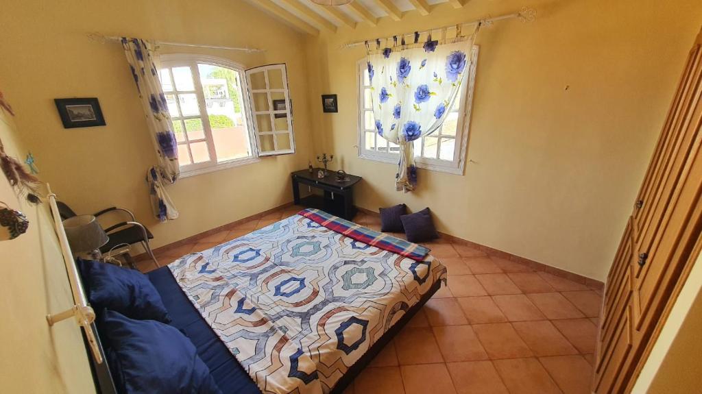 Postel nebo postele na pokoji v ubytování Lara House 2