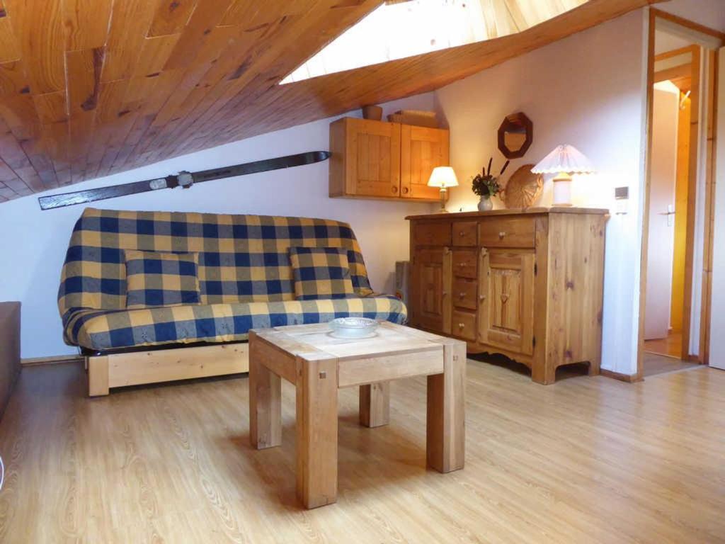 Appartement cosy à Montchavin, rénové, 5 pers, balcon, proche commerces et pistes, parking gratuit