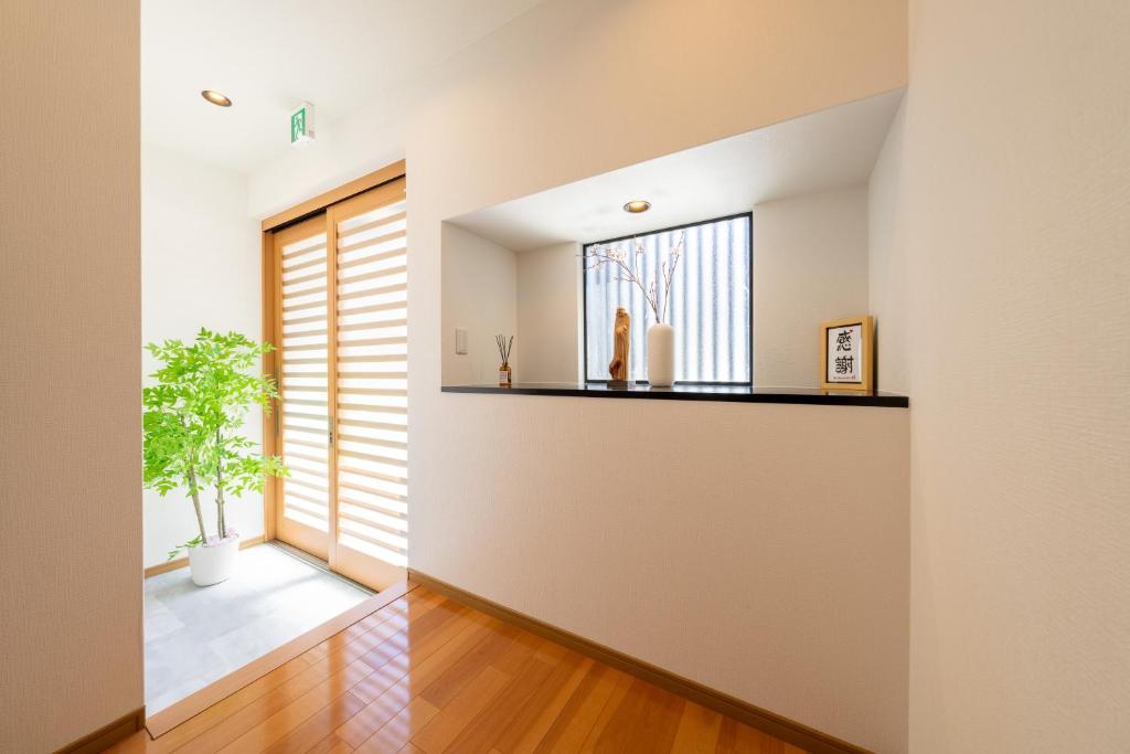 大阪市にある花火天下茶屋一番館天下茶屋駅徒歩4分リニューアルした落ち着きのある和風モダンな民宿のギャラリーの写真
