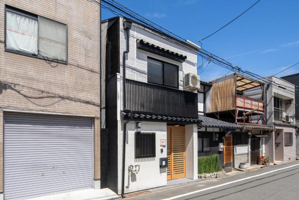 大阪市にある花火天下茶屋一番館天下茶屋駅徒歩4分リニューアルした落ち着きのある和風モダンな民宿のギャラリーの写真