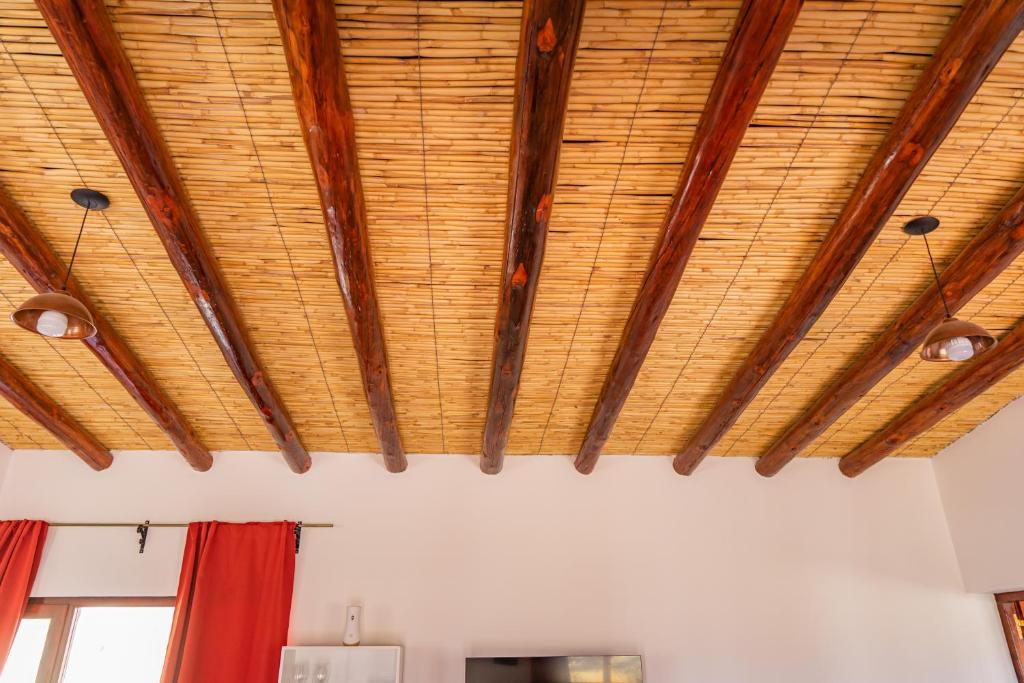 TV a/nebo společenská místnost v ubytování Puertas del Cielo II