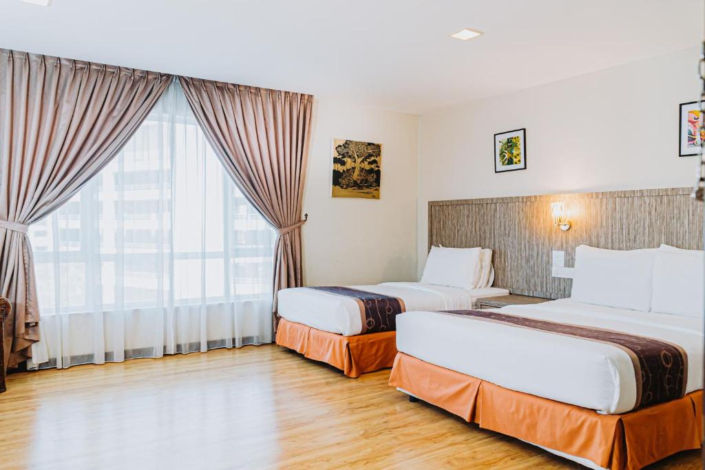 Postel nebo postele na pokoji v ubytování Hotel Nur Miri