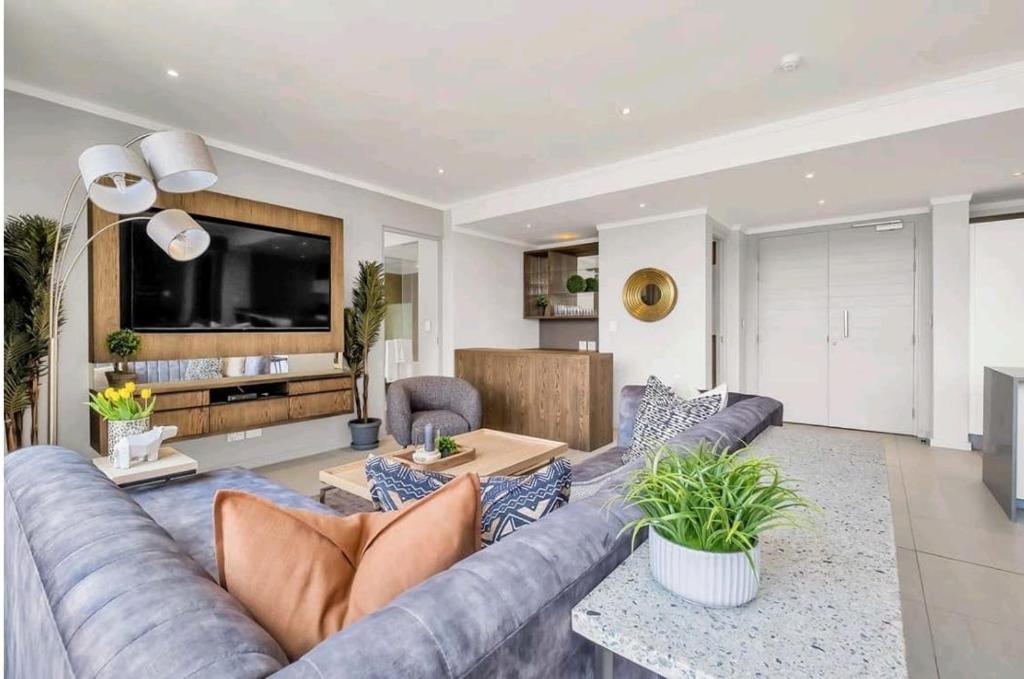 Posezení v ubytování Luxurious 2-bedroom Apartment in Sandton