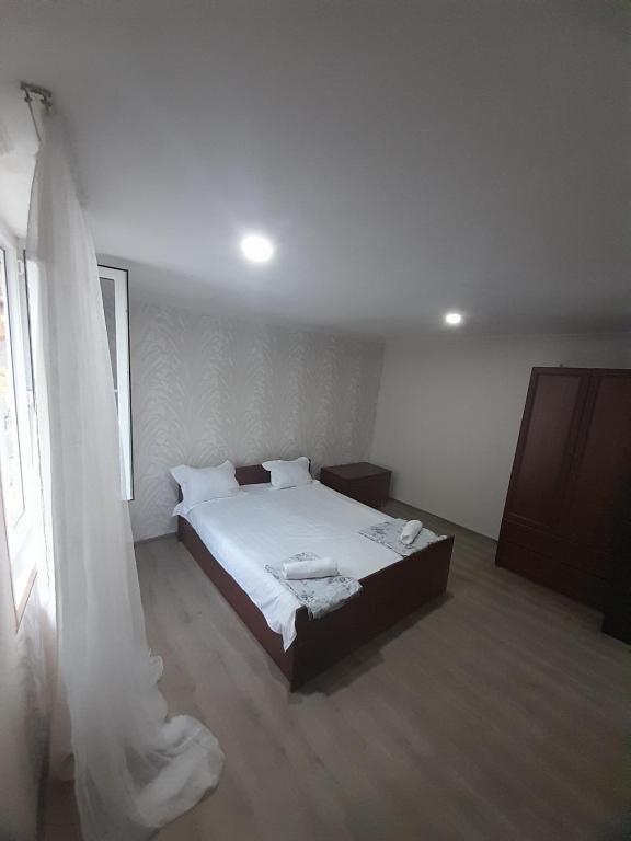 Postel nebo postele na pokoji v ubytování HOTEL LukaRabati