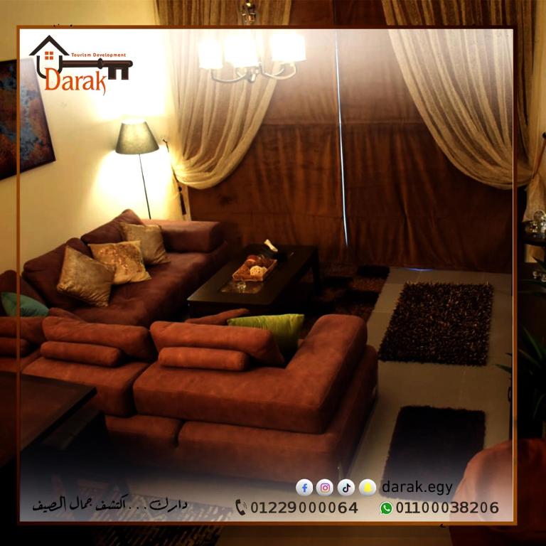 a living room with a couch and a table at شاليه للإيجار في قرية أمواج سـ يدي عبدالرحمن الساحل الشمالي كود 433 in El Alamein