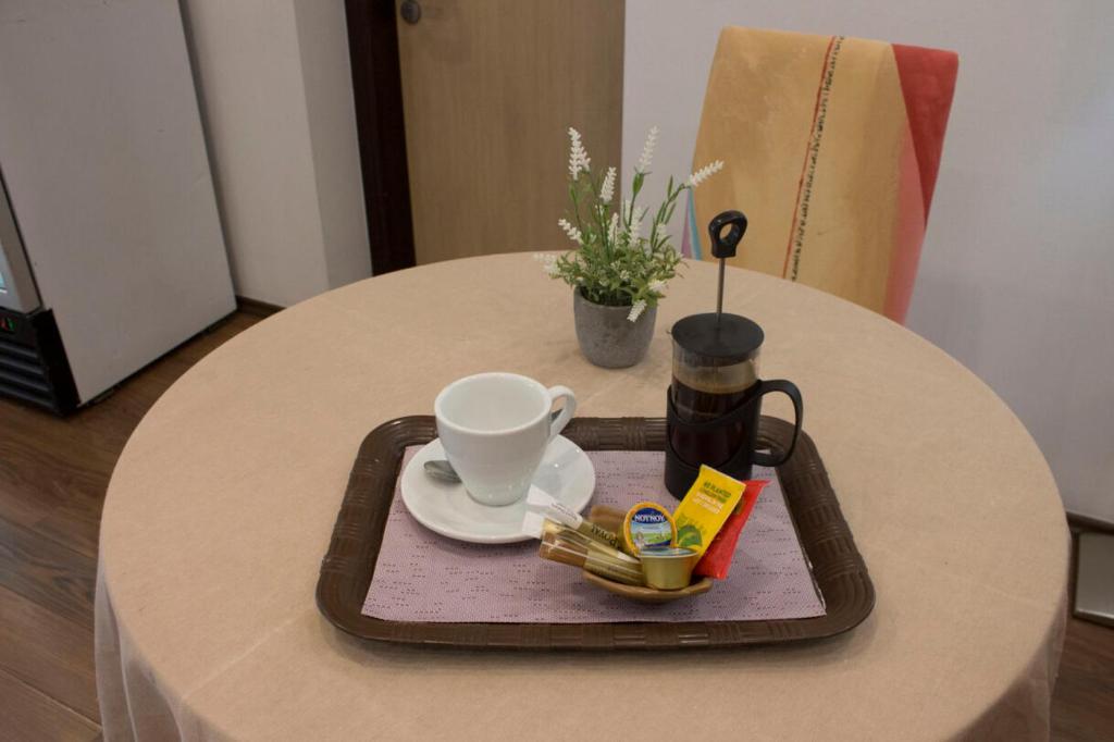 Zestaw do parzenia kawy i herbaty w obiekcie INOH HOTEL