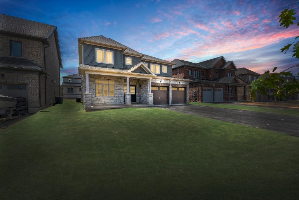 Luxury Mansion minutes to Niagara Falls and Buffalo - Casa De Vacaciones