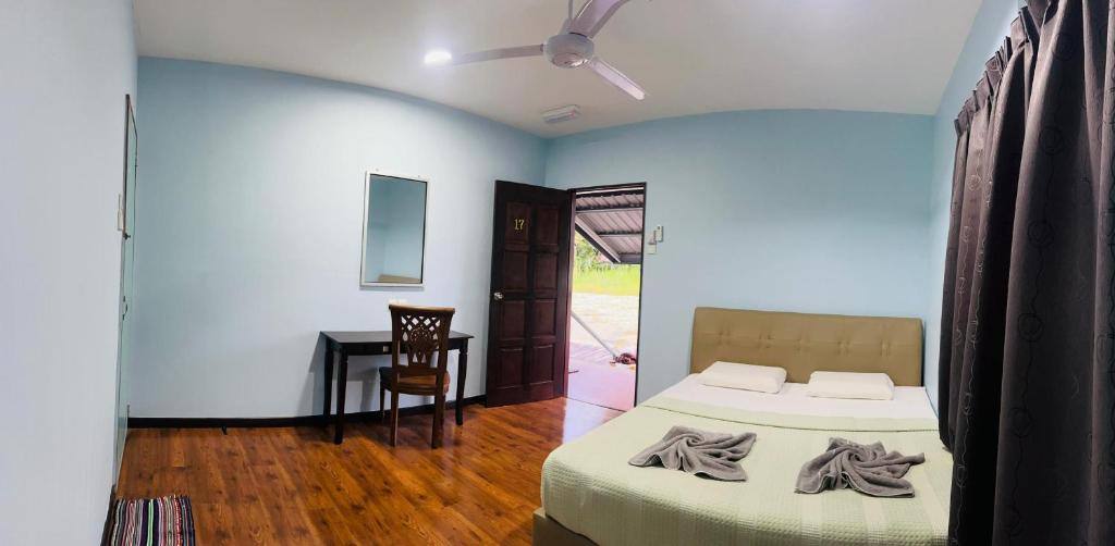 Sukau Backpackers Bed & Breakfast photo