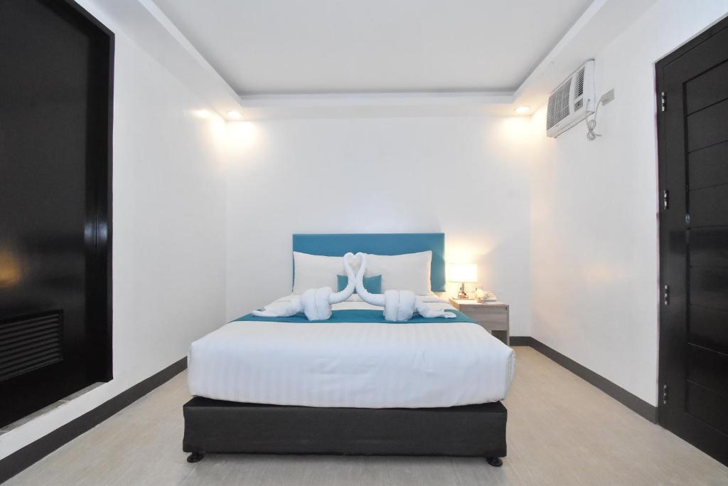 Postel nebo postele na pokoji v ubytování Boracay Sea View Hotel