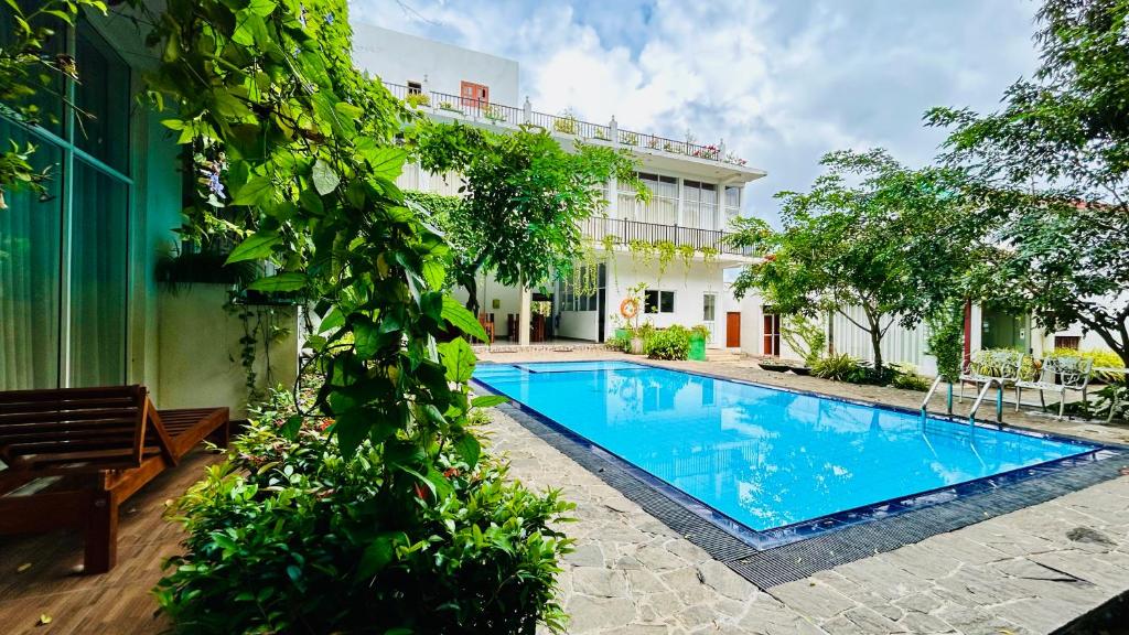 Bazén v ubytování Salubrious Resort nebo v jeho okolí