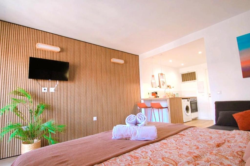 Bythewave Apartments
