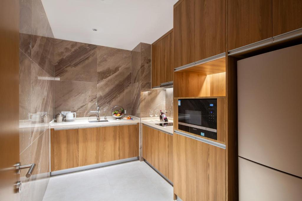 Kuchyň nebo kuchyňský kout v ubytování Dongguan Marriott Hotel