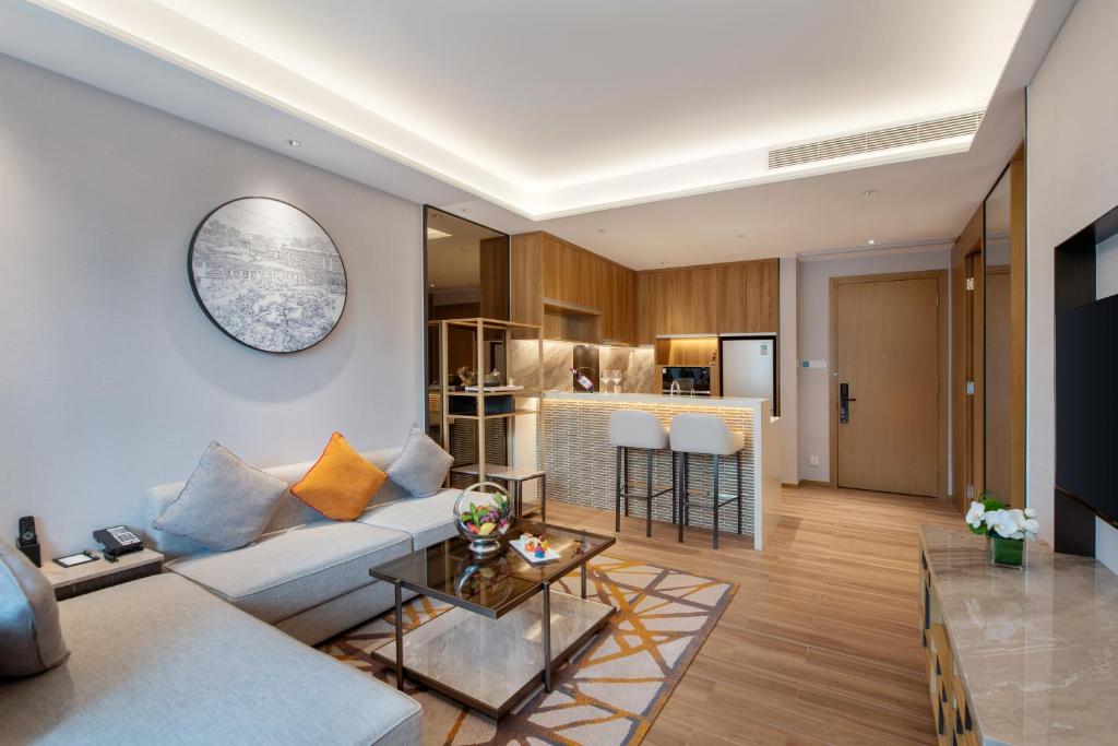 Kuchyň nebo kuchyňský kout v ubytování Dongguan Marriott Hotel
