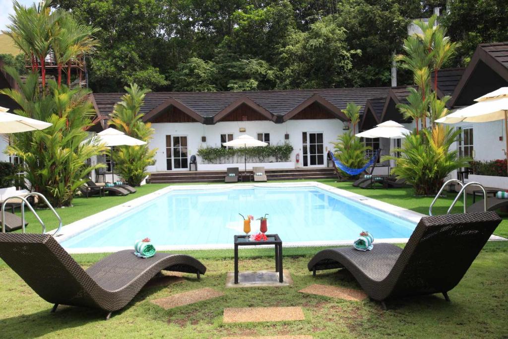 Bazén v ubytování Sunz en Coron Resort nebo v jeho okolí