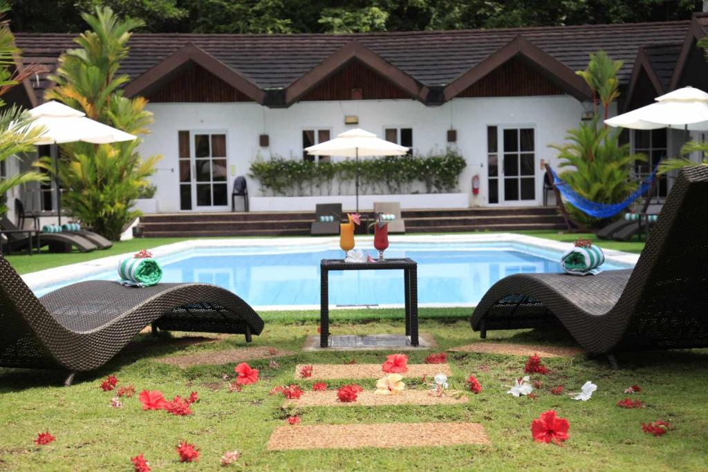 Bazén v ubytování Sunz en Coron Resort nebo v jeho okolí