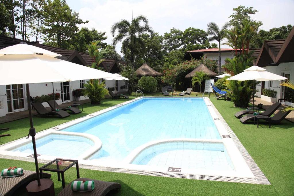 Bazén v ubytování Sunz en Coron Resort nebo v jeho okolí