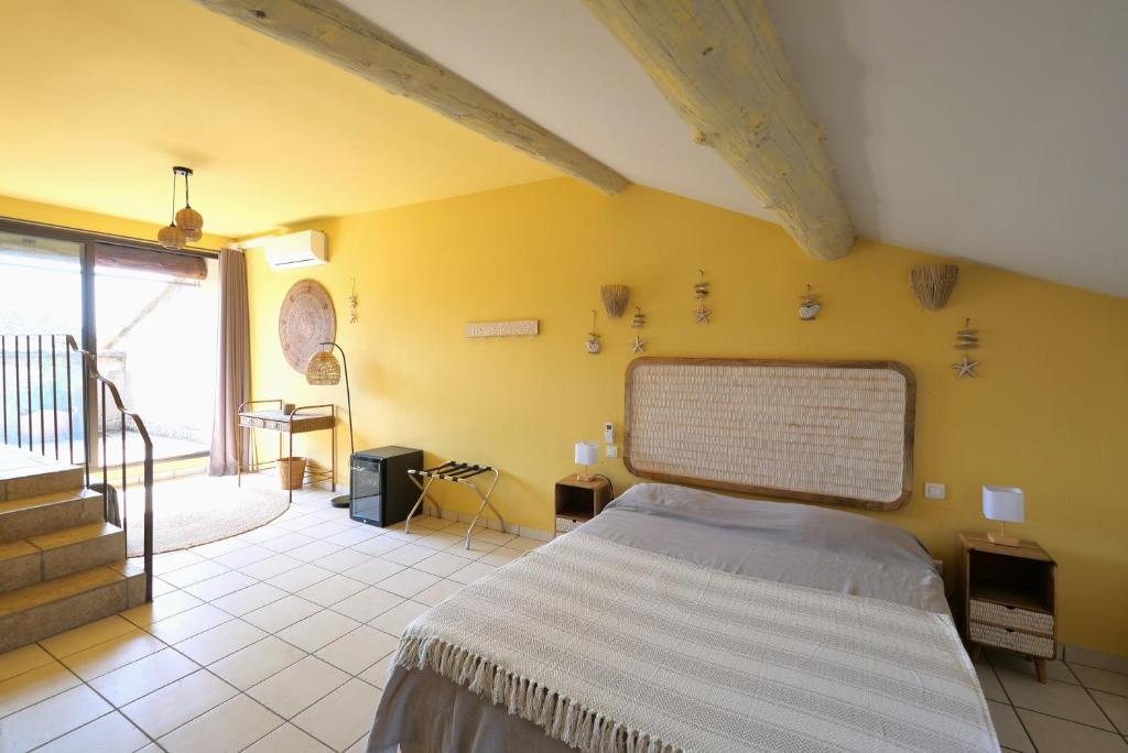 Letto o letti in una camera di Chambres du Vieux Bistrot