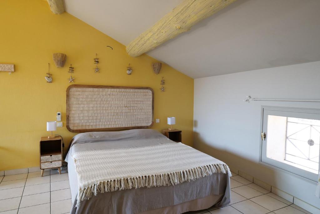 Letto o letti in una camera di Chambres du Vieux Bistrot