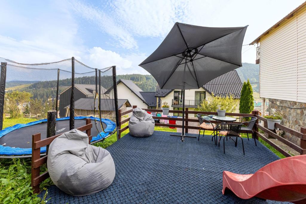Nespecifikovaný výhled na hory nebo výhled na hory při pohledu z hotelu