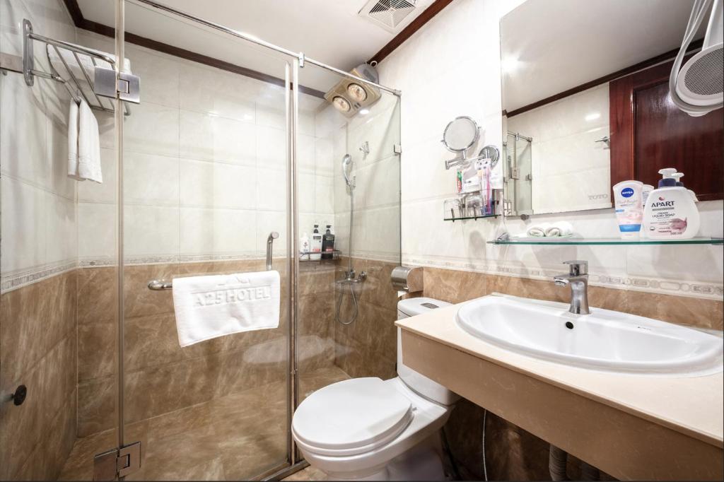 Koupelna v ubytování A25 Hotel - 44 Hàng Bún