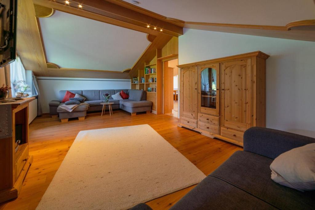 a living room with a couch and a table at Ferienwohnung Westernberg in Ruhpolding