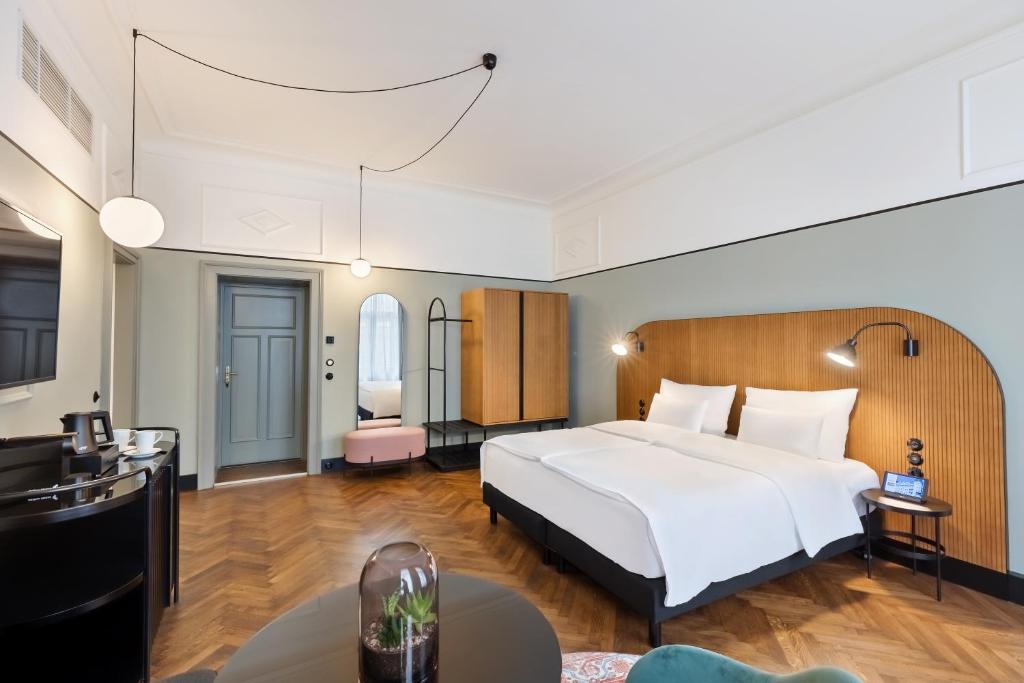 Hotel Astoria Vienna, Curio Collection by Hilton photo