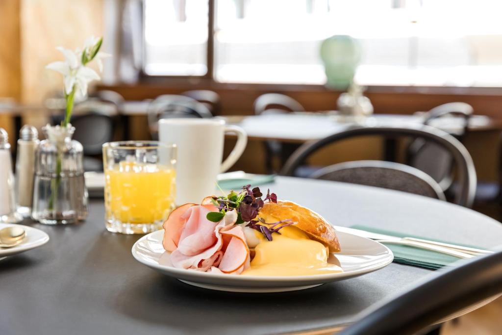 Hotel Astoria Vienna, Curio Collection by Hilton photo