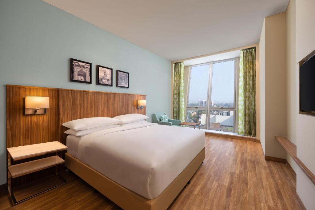 Postel nebo postele na pokoji v ubytování Fairfield by Marriott Agra