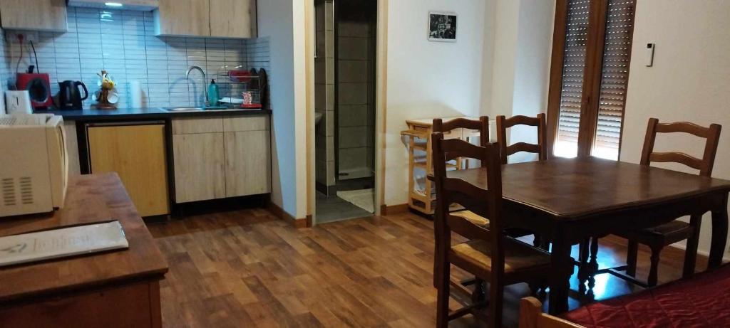 Kuchyň nebo kuchyňský kout v ubytování Appartements au bord de la rivière