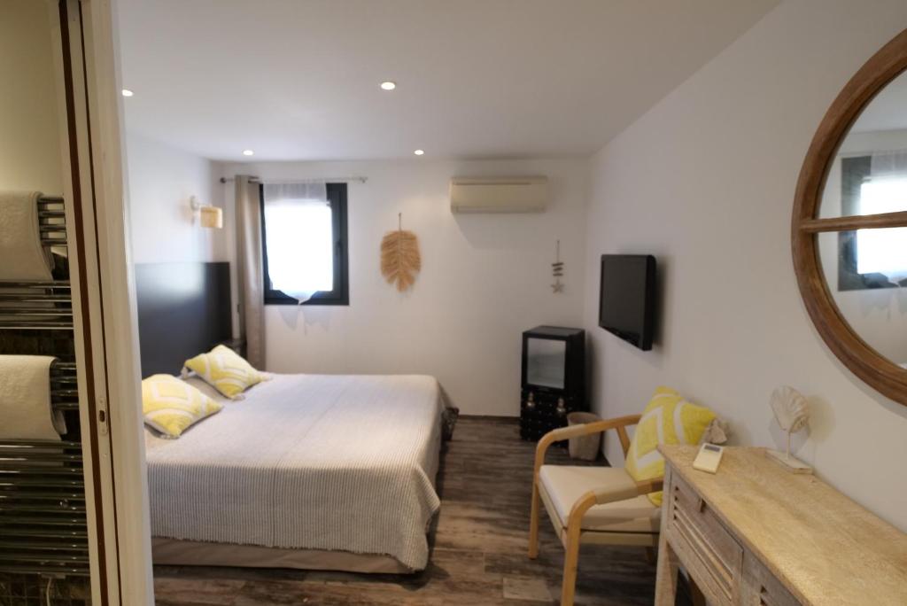 Letto o letti in una camera di Chambres du Vieux Bistrot