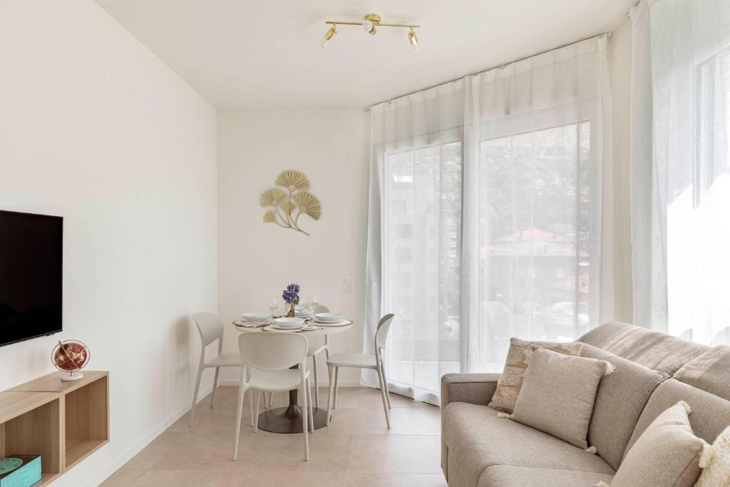 TV a/nebo společenská místnost v ubytování Regalia Suites - Free Parking