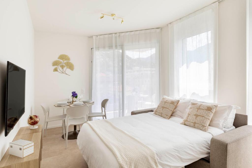 TV a/nebo společenská místnost v ubytování Regalia Suites - Free Parking