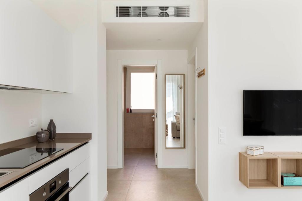 Kuchyň nebo kuchyňský kout v ubytování Regalia Suites - Free Parking