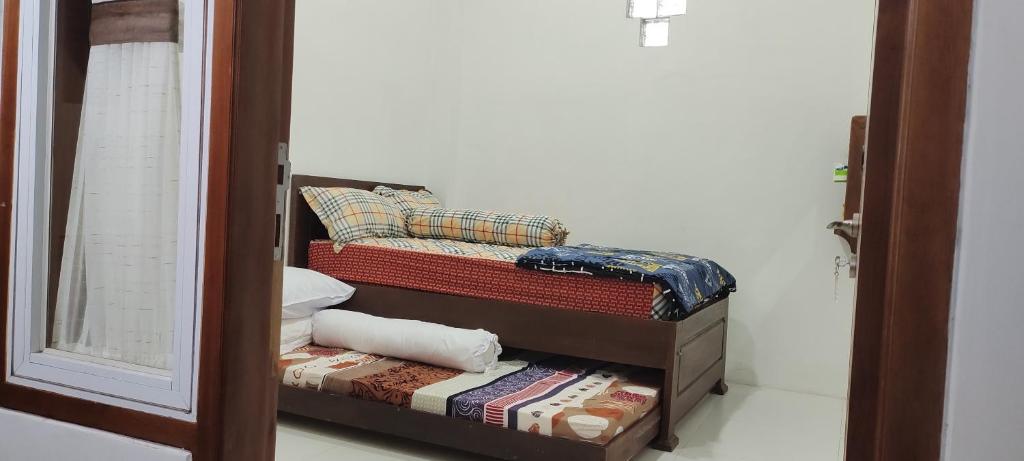 Postel nebo postele na pokoji v ubytování Harmony Resto&Homestay