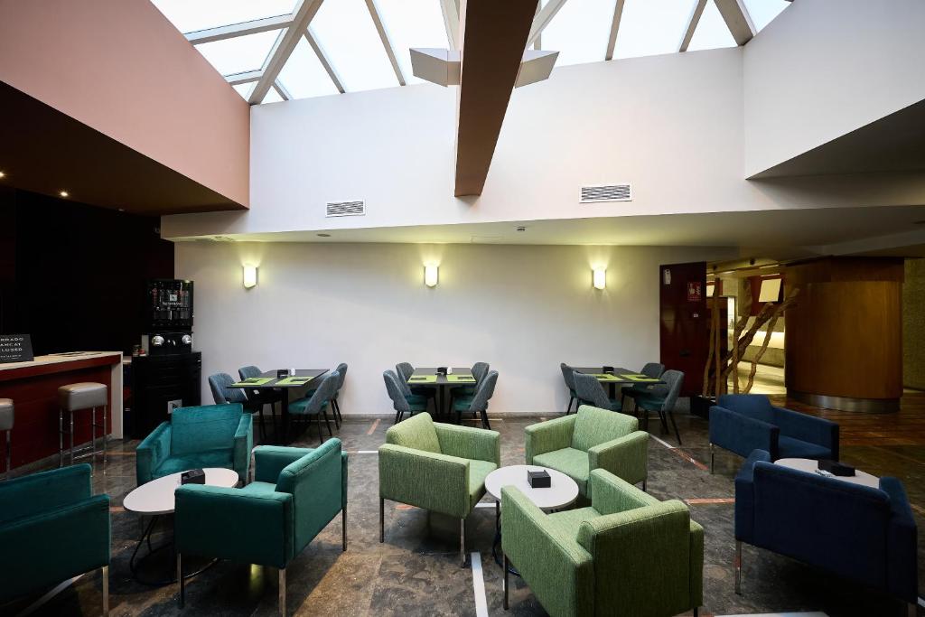 Catalonia Sagrada Familia - Resim 6