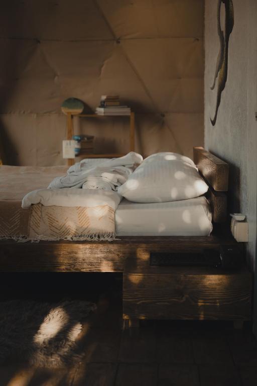 Postel nebo postele na pokoji v ubytování Hill Inn