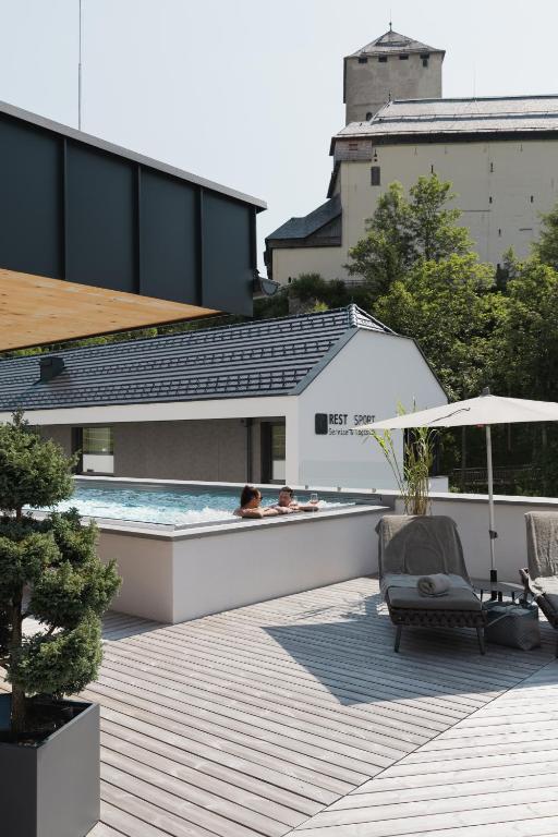 Bazén v ubytování Rest Apartments & Suiten nebo v jeho okolí