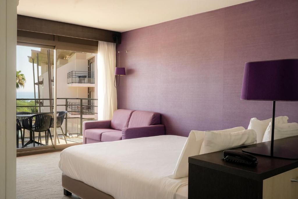 Postel nebo postele na pokoji v ubytování Thalazur Antibes - Hôtel & Spa
