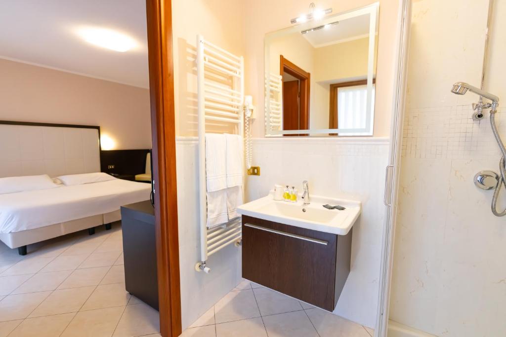 Postel nebo postele na pokoji v ubytování Hotel Belvedere Wellness&SPA